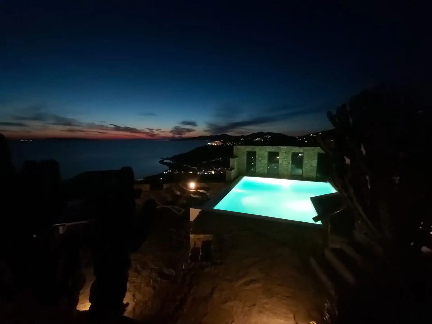 White Rock Suites & Villas