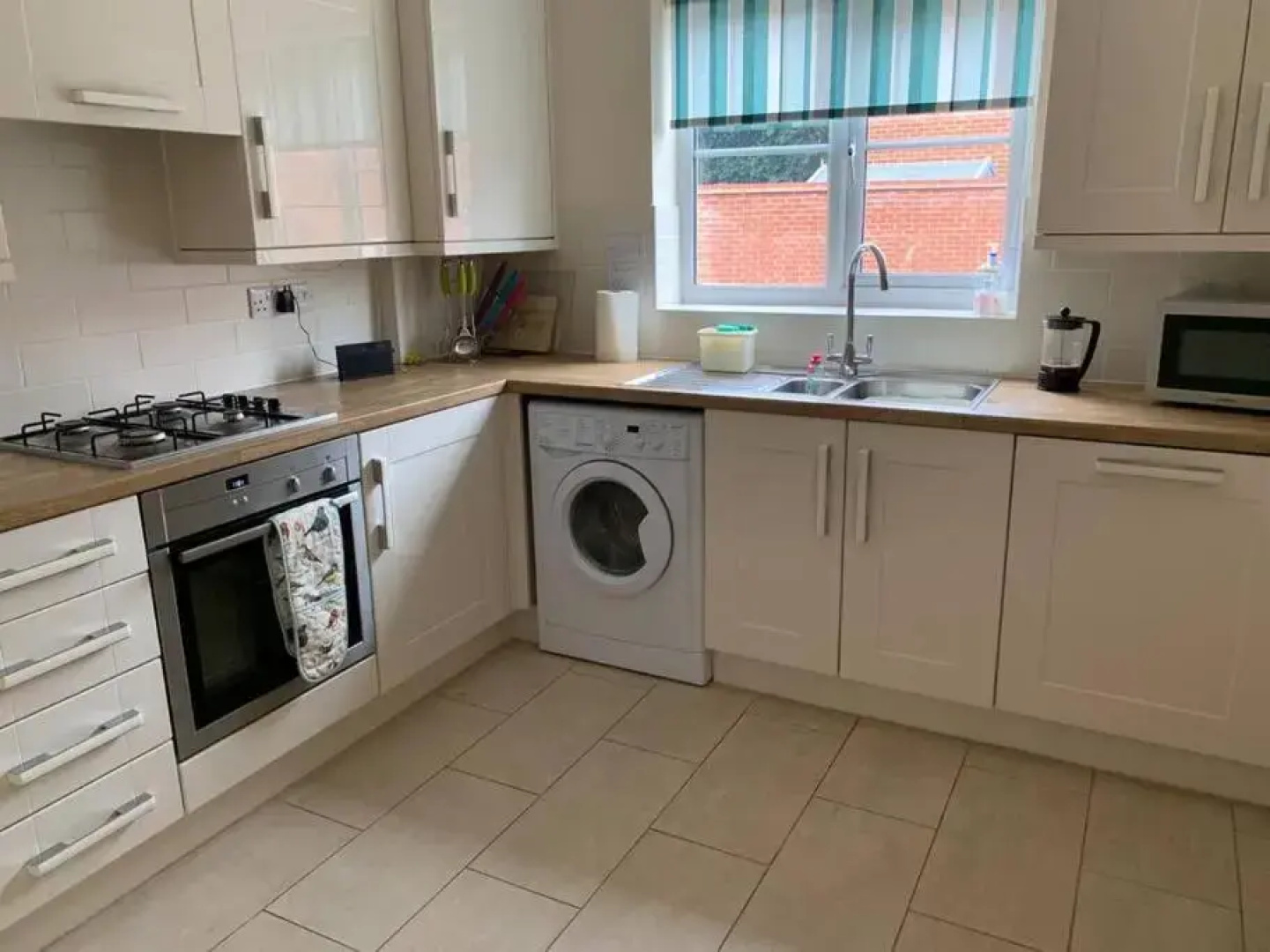 Cheerful 3 Bedroom Home Close To Beach And High St