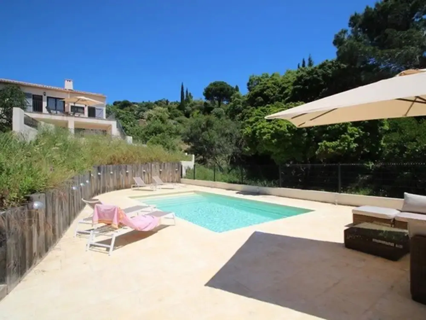 Inviting Holiday Home in La Croix Valmer With Swimming Pool