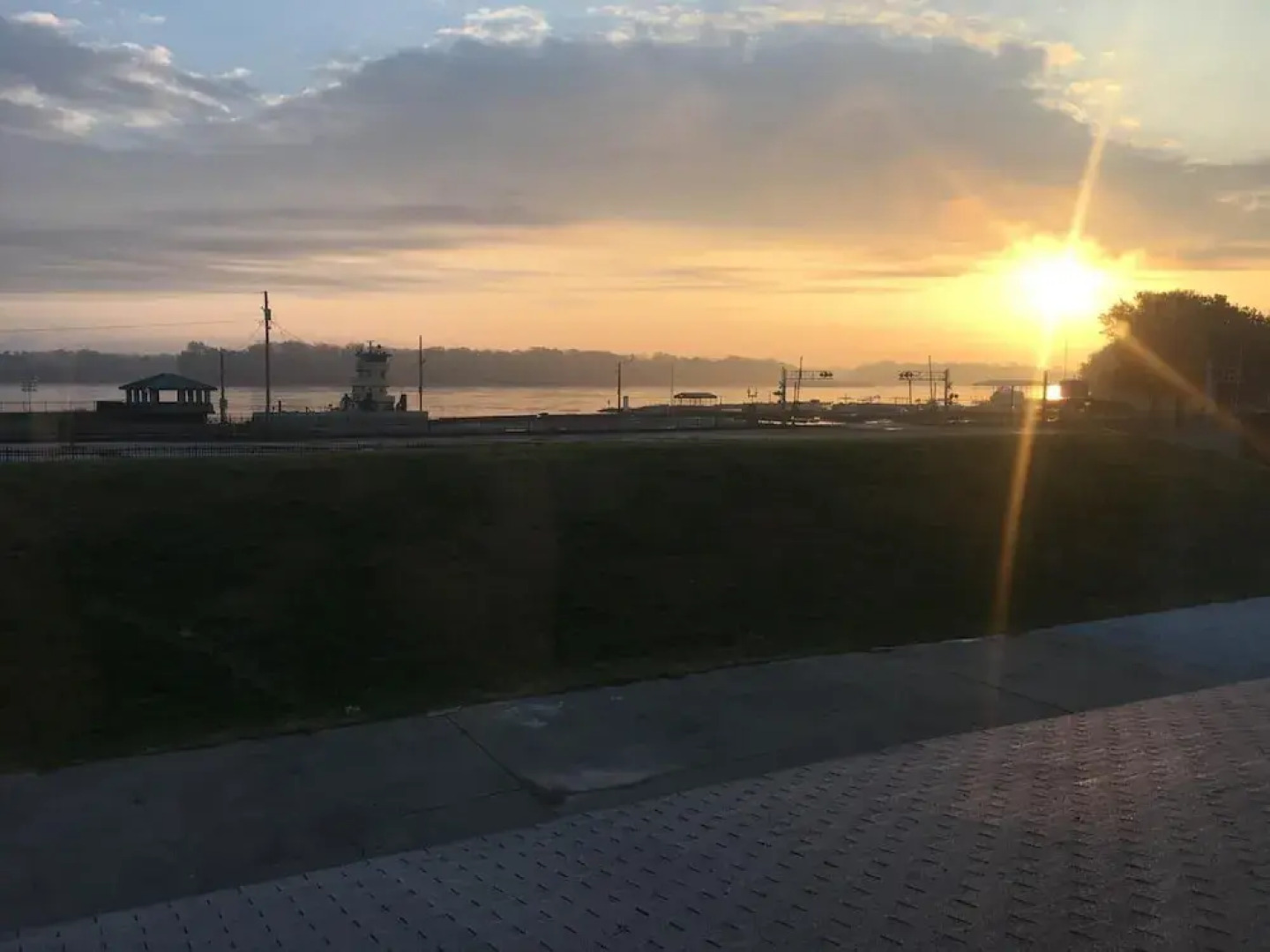 Riverside Inn Hannibal