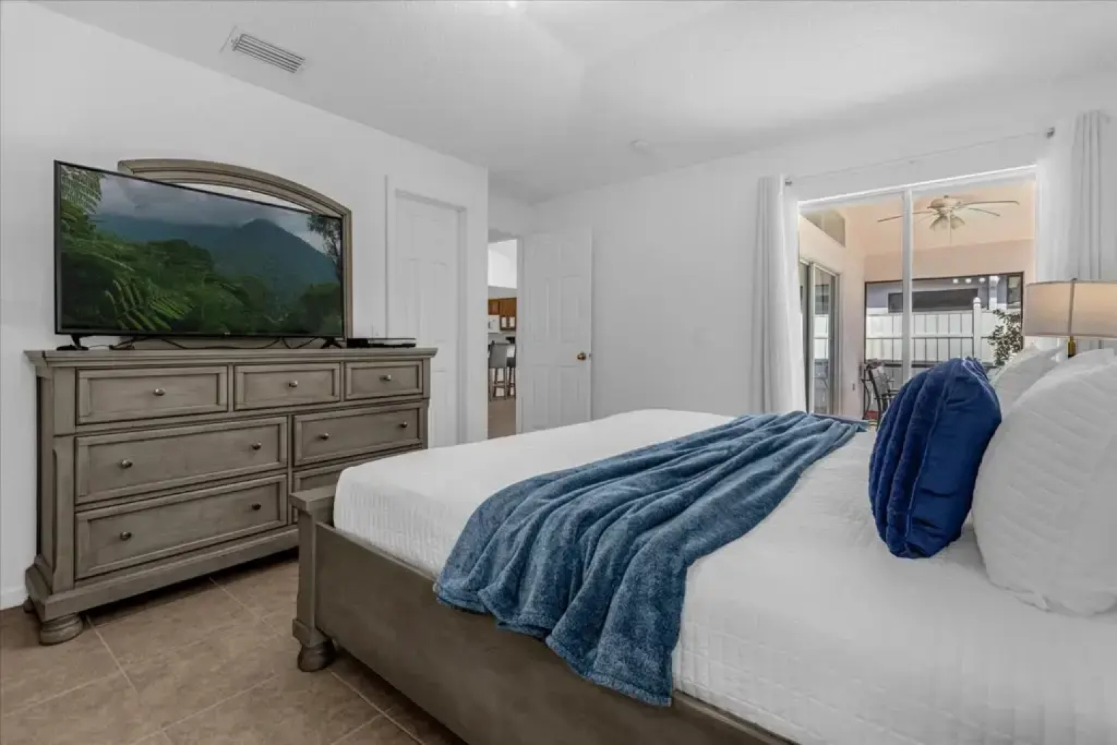 3 Bedrooms / 2 Bathrooms / Lake Berkley (1076 LB), Kissimmee, US