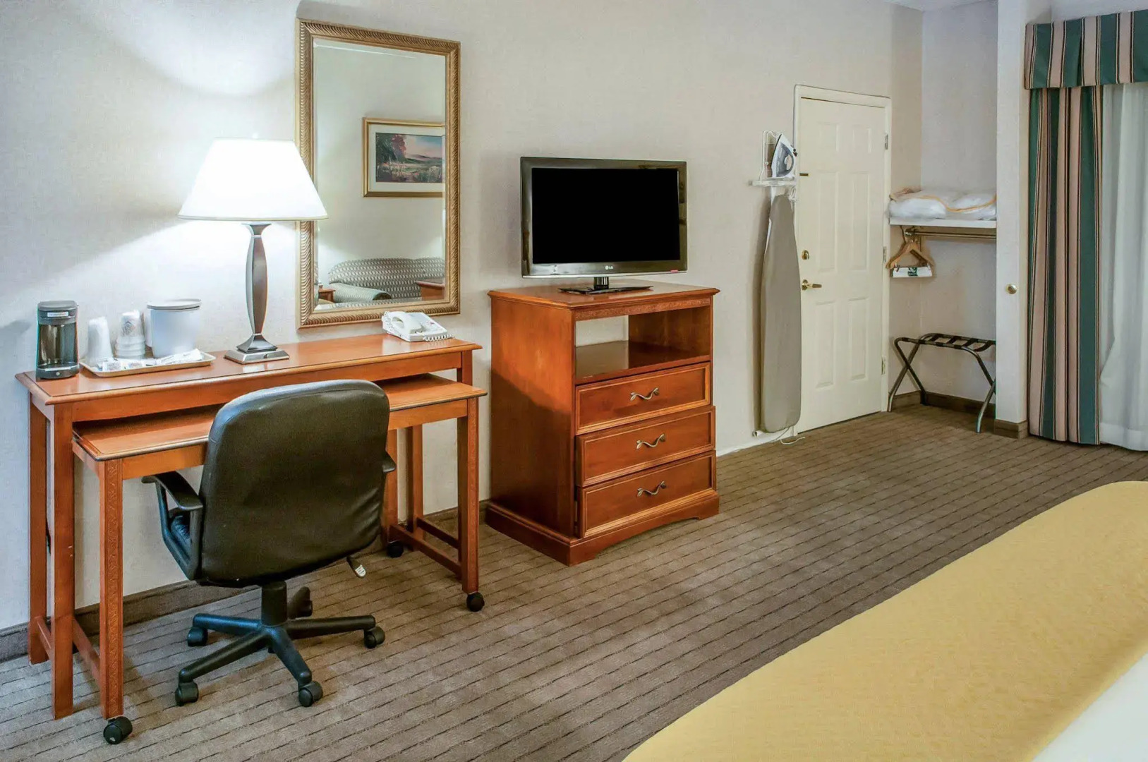 Quality Inn & Suites Grants - I-40