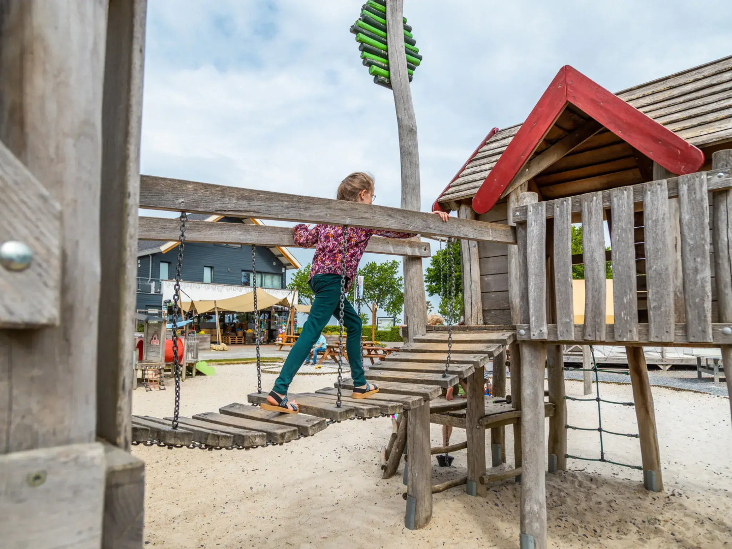 Comfortable air-conditioned chalet in a holiday park on the Gulperberg