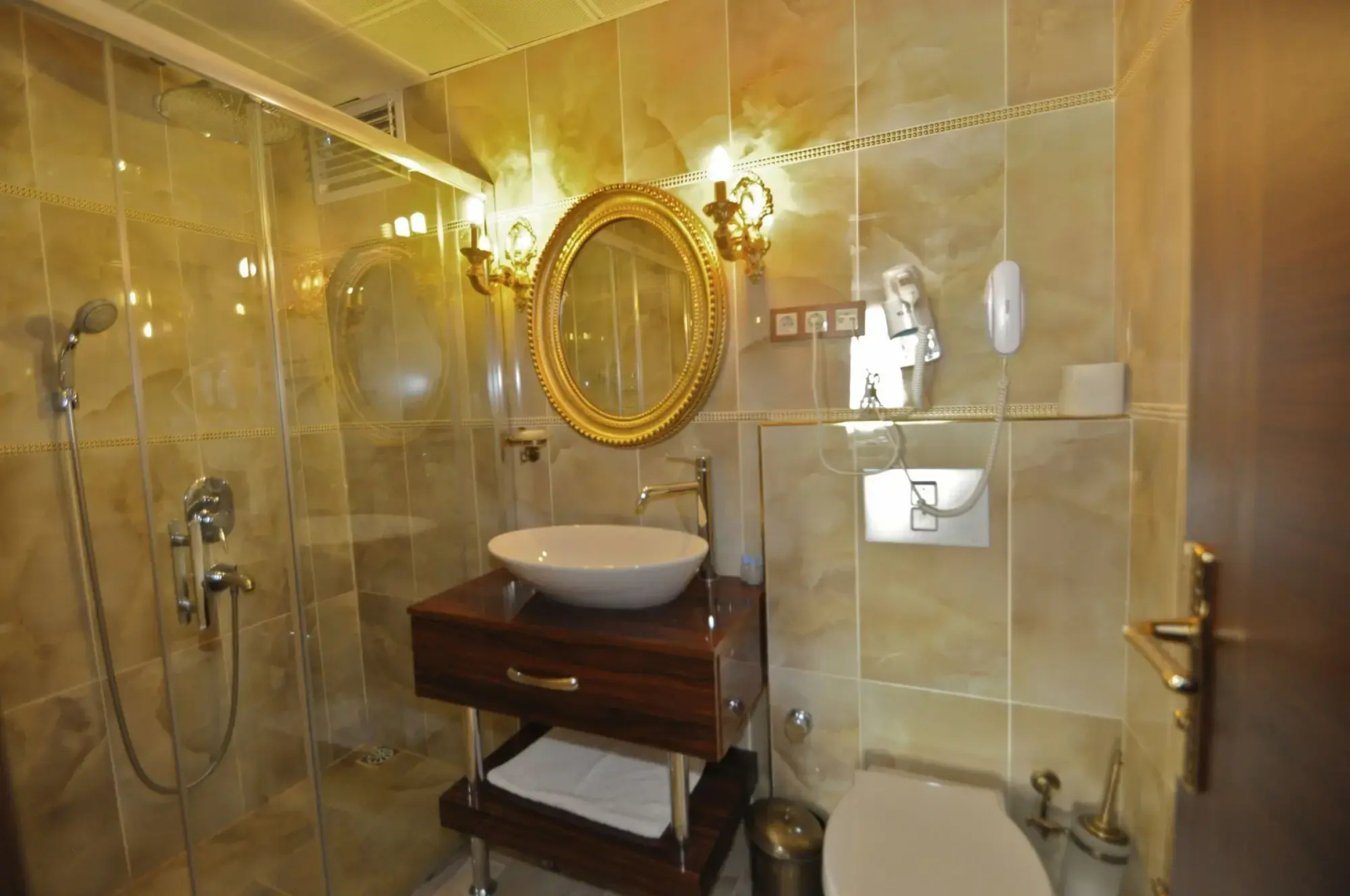 Salinas Istanbul Hotel