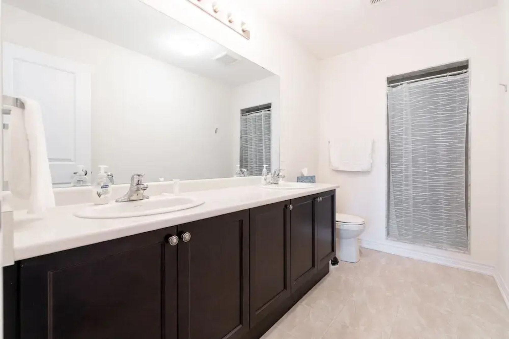 Elegant Brand New Town House