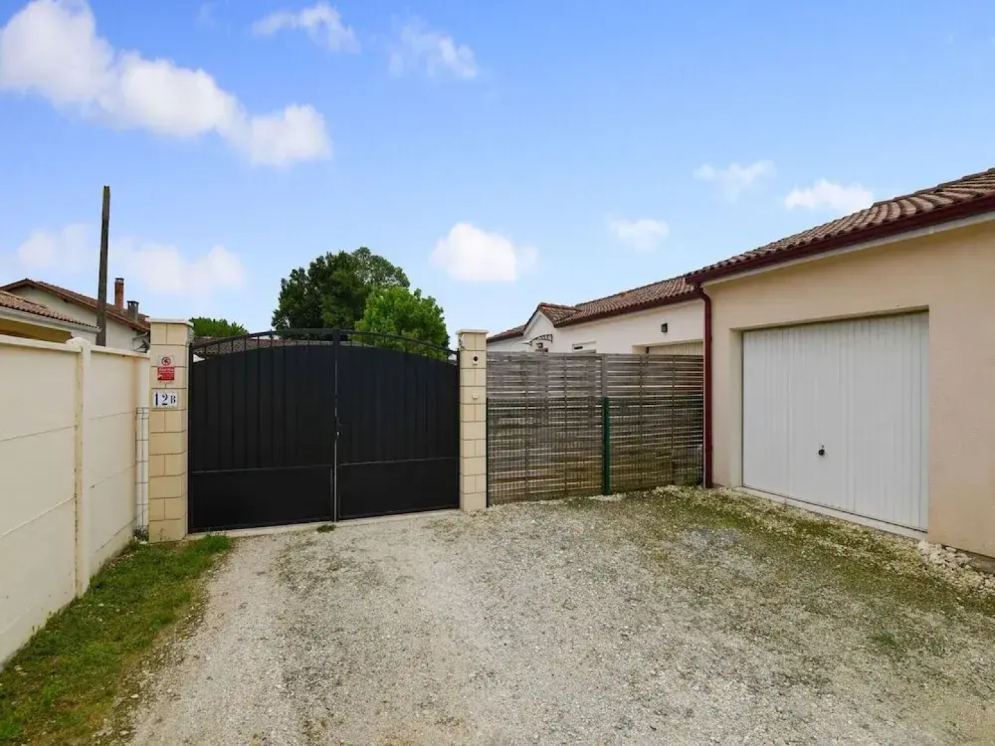 Zen Room in a Private Home With a Swimming Pool