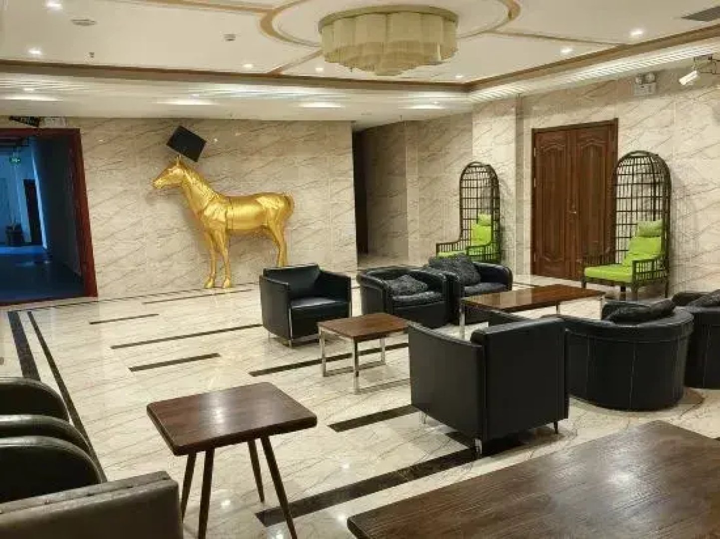 Jinshi Longmuwan Hot Spring Hotel