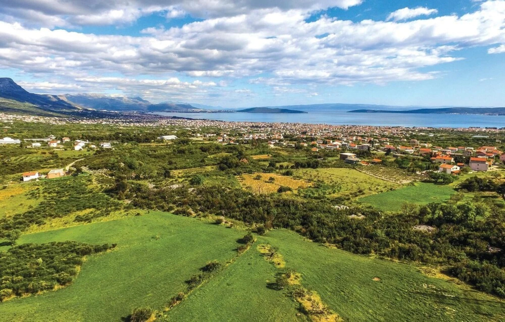 Beautiful Home in Kastel Stafilic With Wifi and 4 Bedrooms