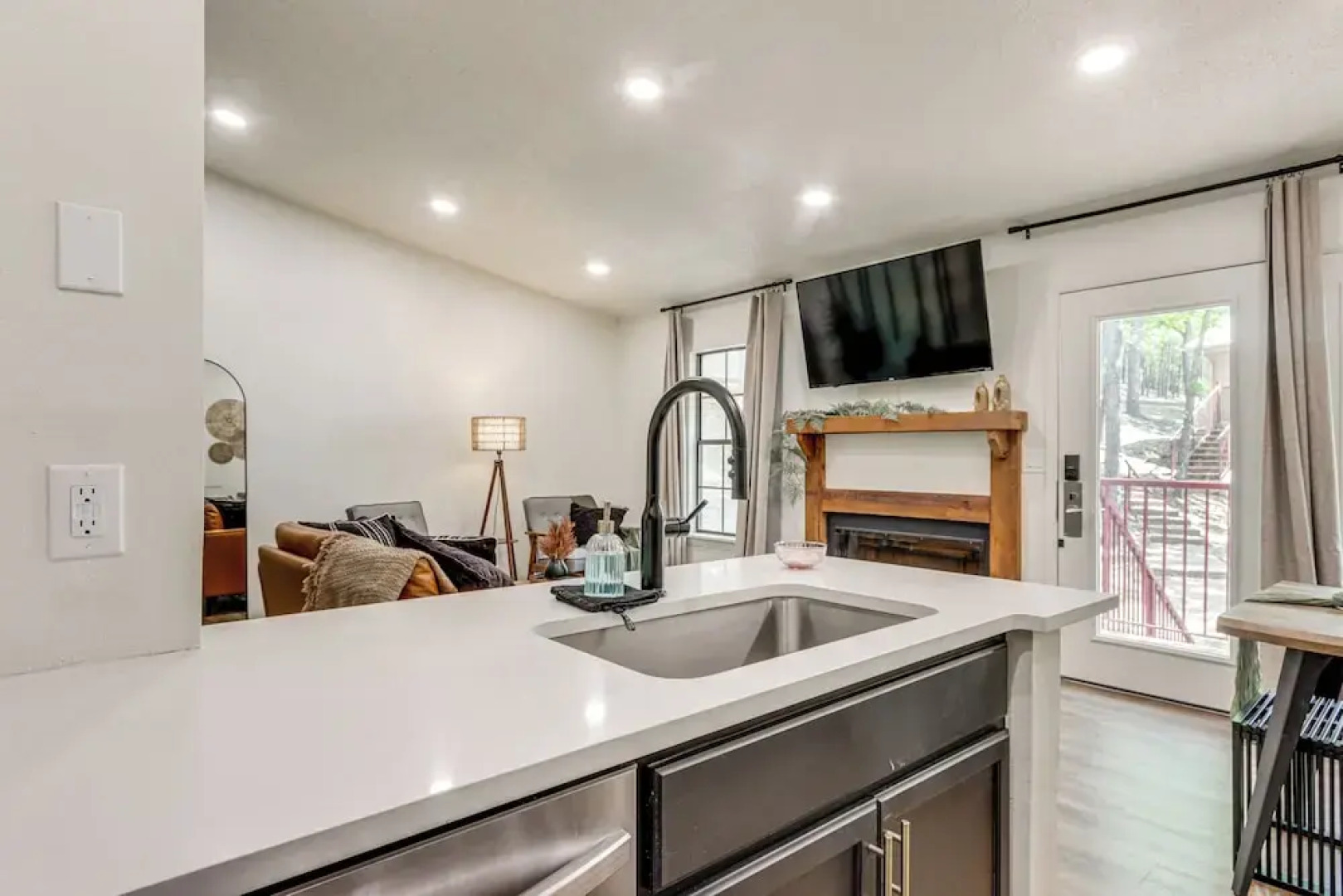 Walk to Table Rock Lake: Updated Cabin w/ Deck!