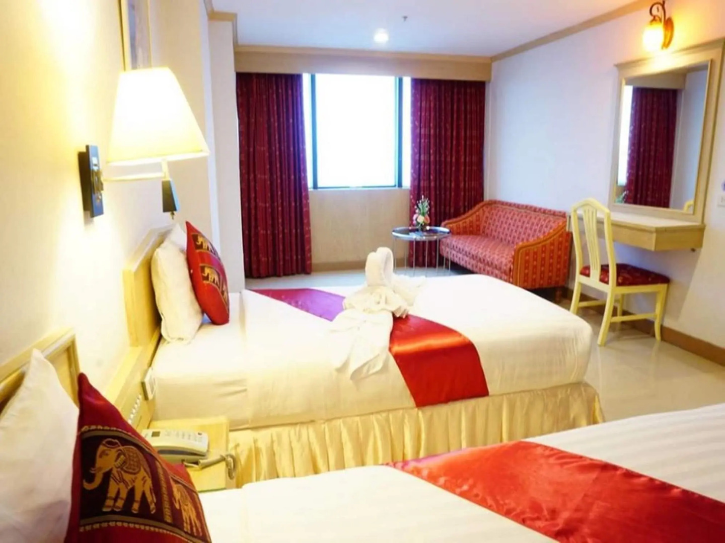 Bay Hotel Srinakarin