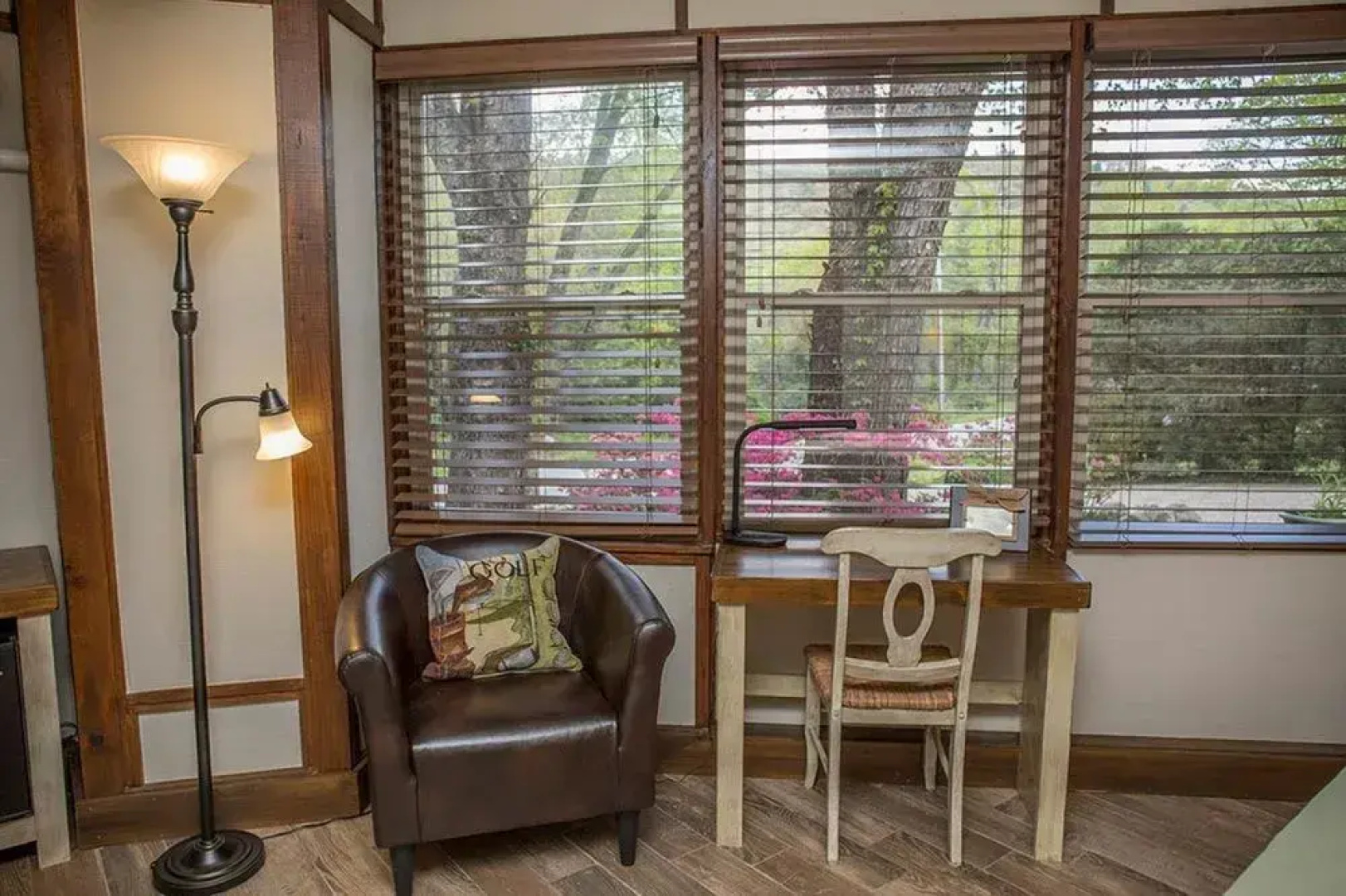 Woodlands Inn Of Sapphire Bed & Breakfast