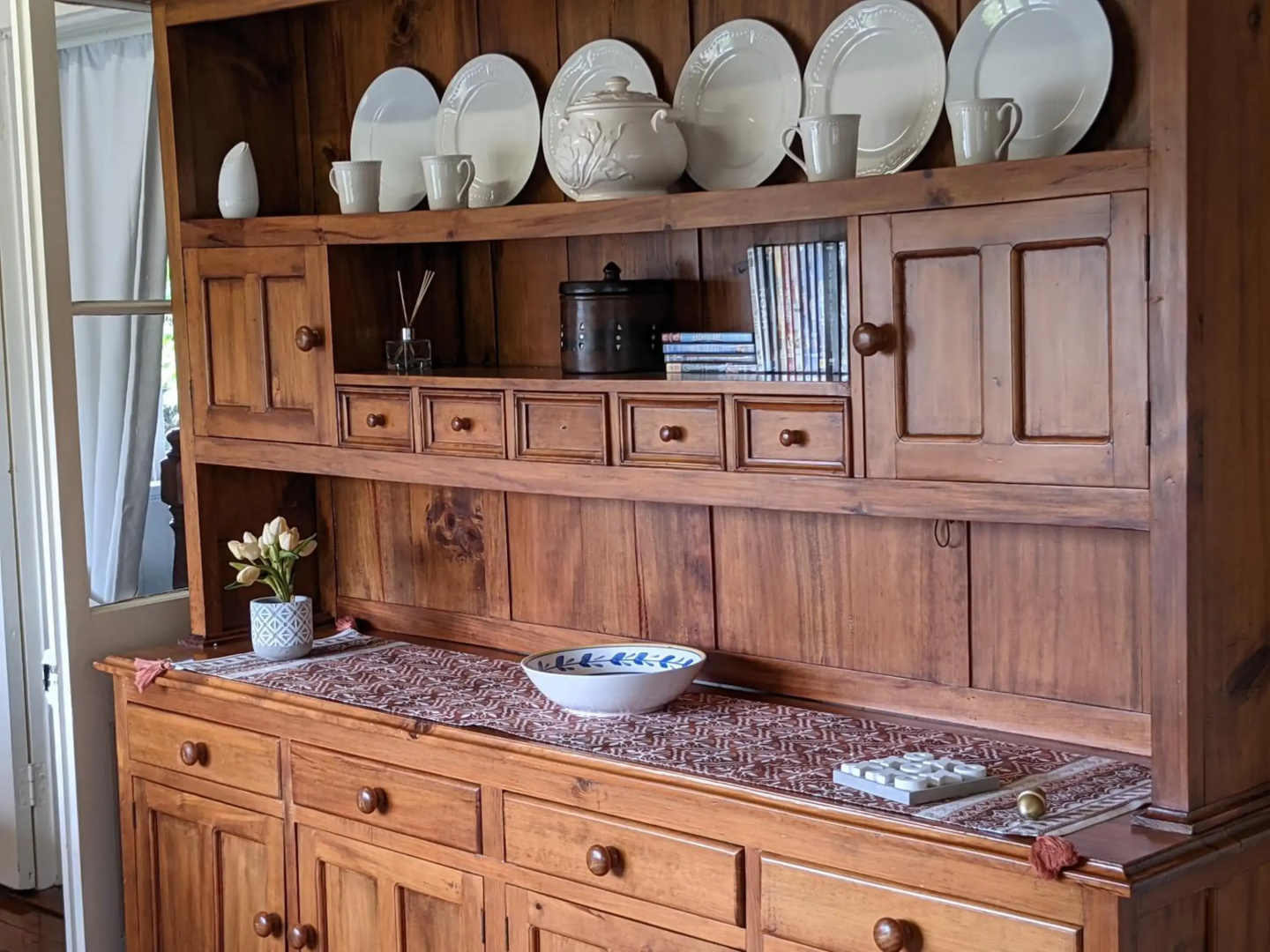 Amiens Cottage. Queenslander, charming, central.