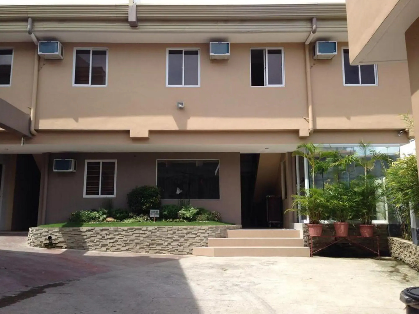 RedDoorz @ Grand Apartelle Hernan Cortes Cebu