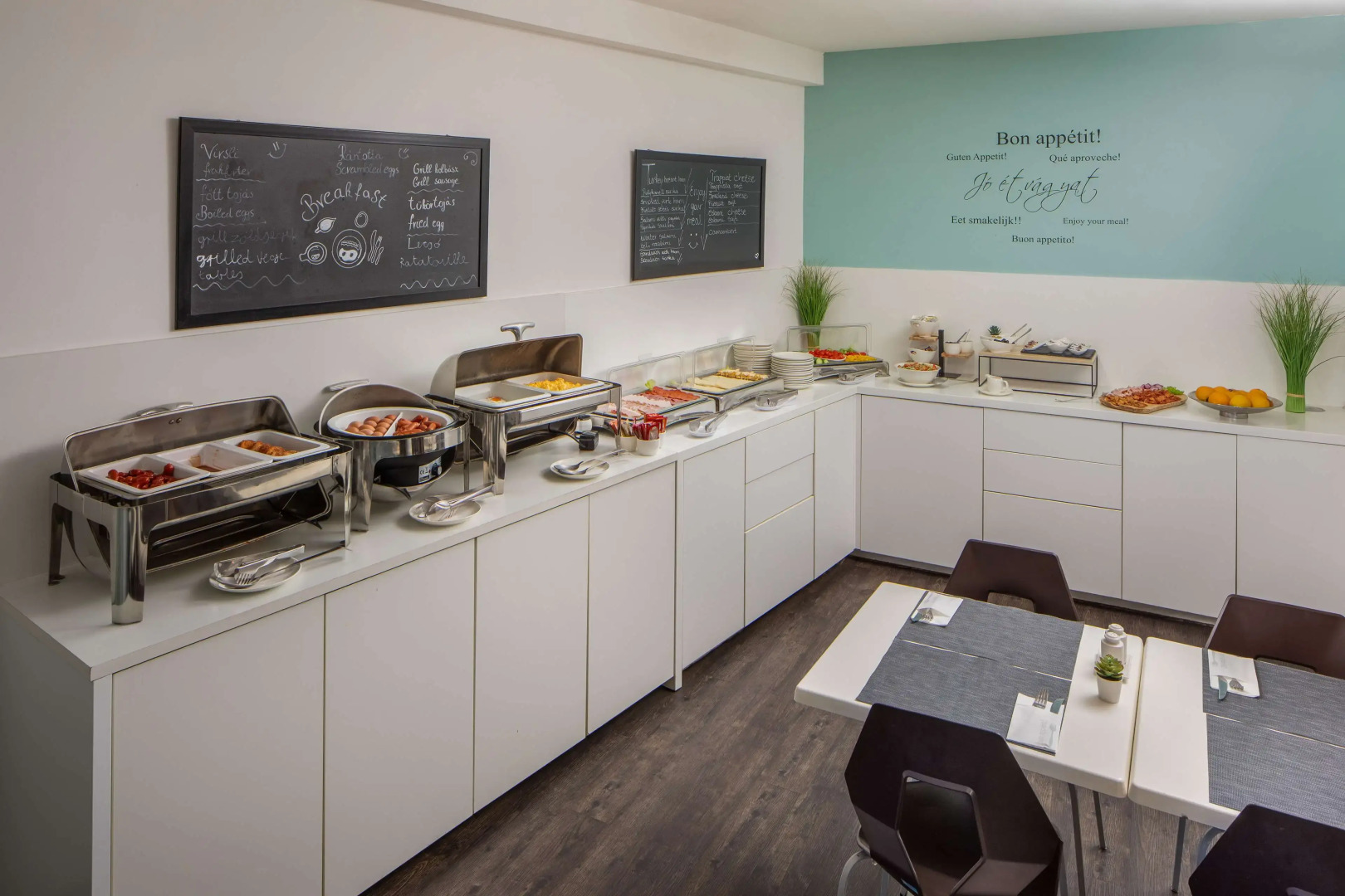 Escala Hotel & Suites