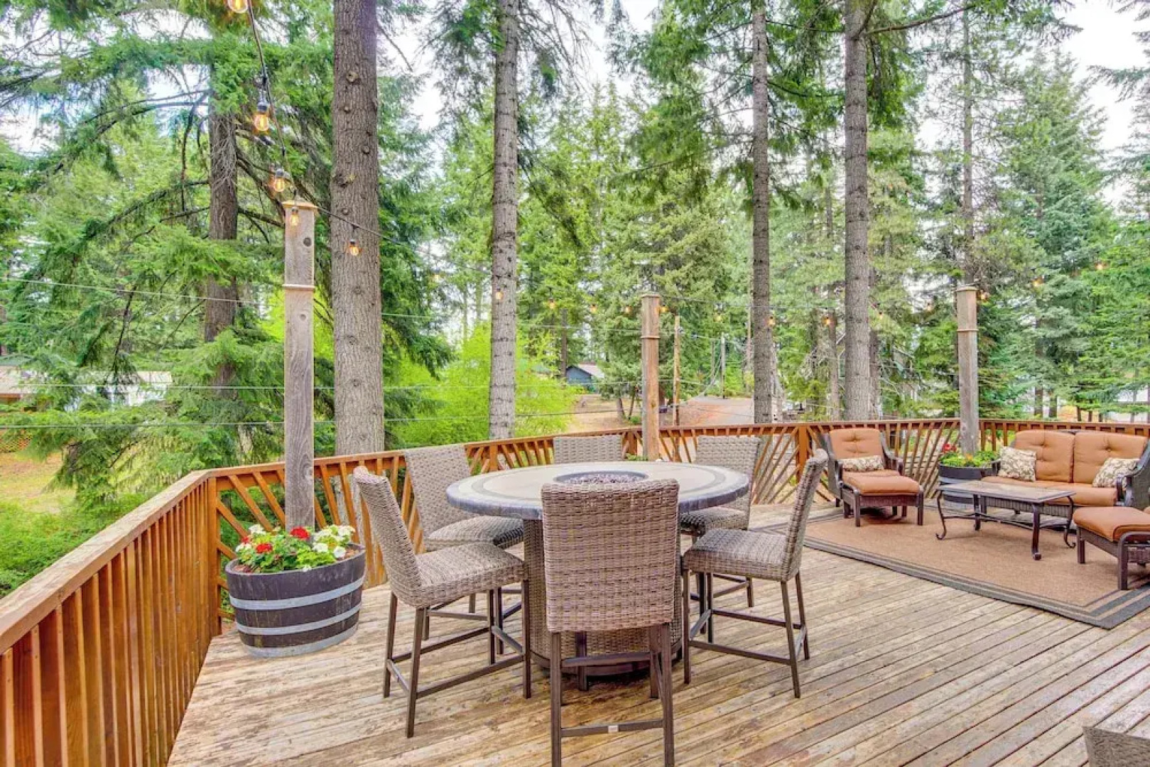 Cle Elum Cabin w/ Hot Tub, 4 Grills & Game Room!