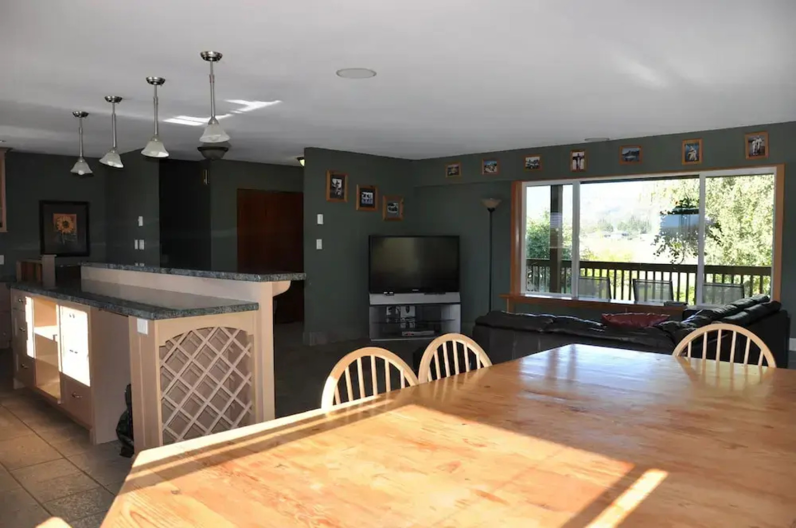 Fraser River Outpost Lodge