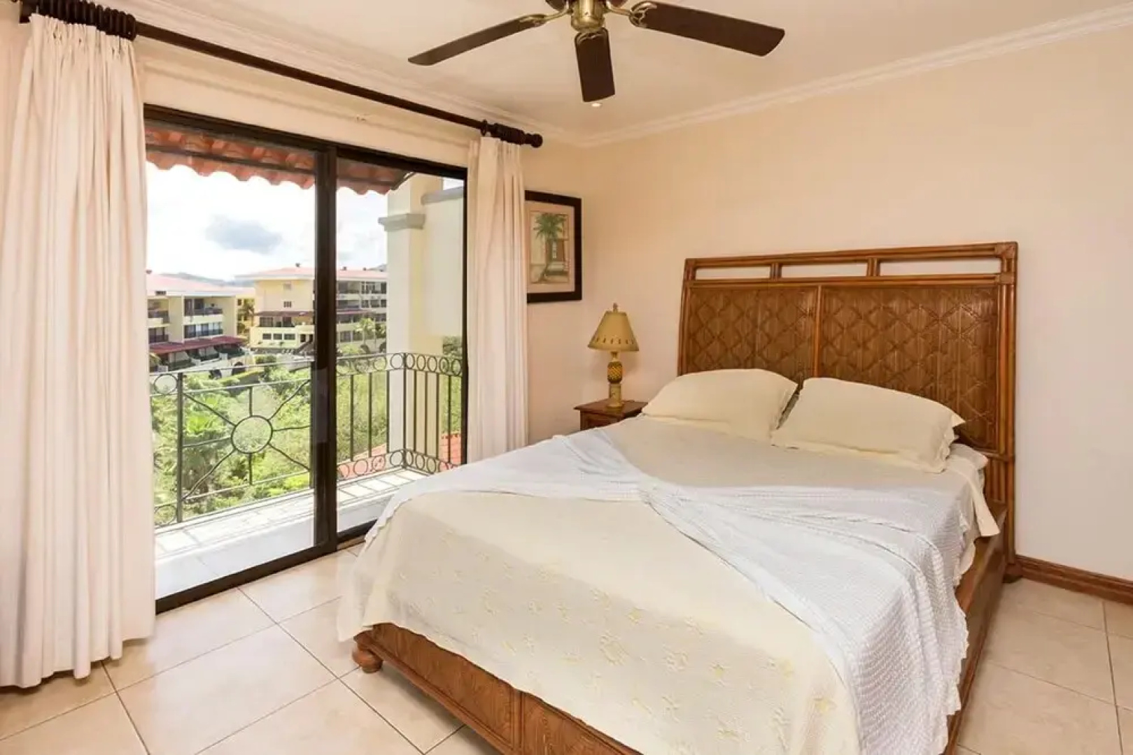 Ocean View Condo - Few minute walk to the beach and restaurants