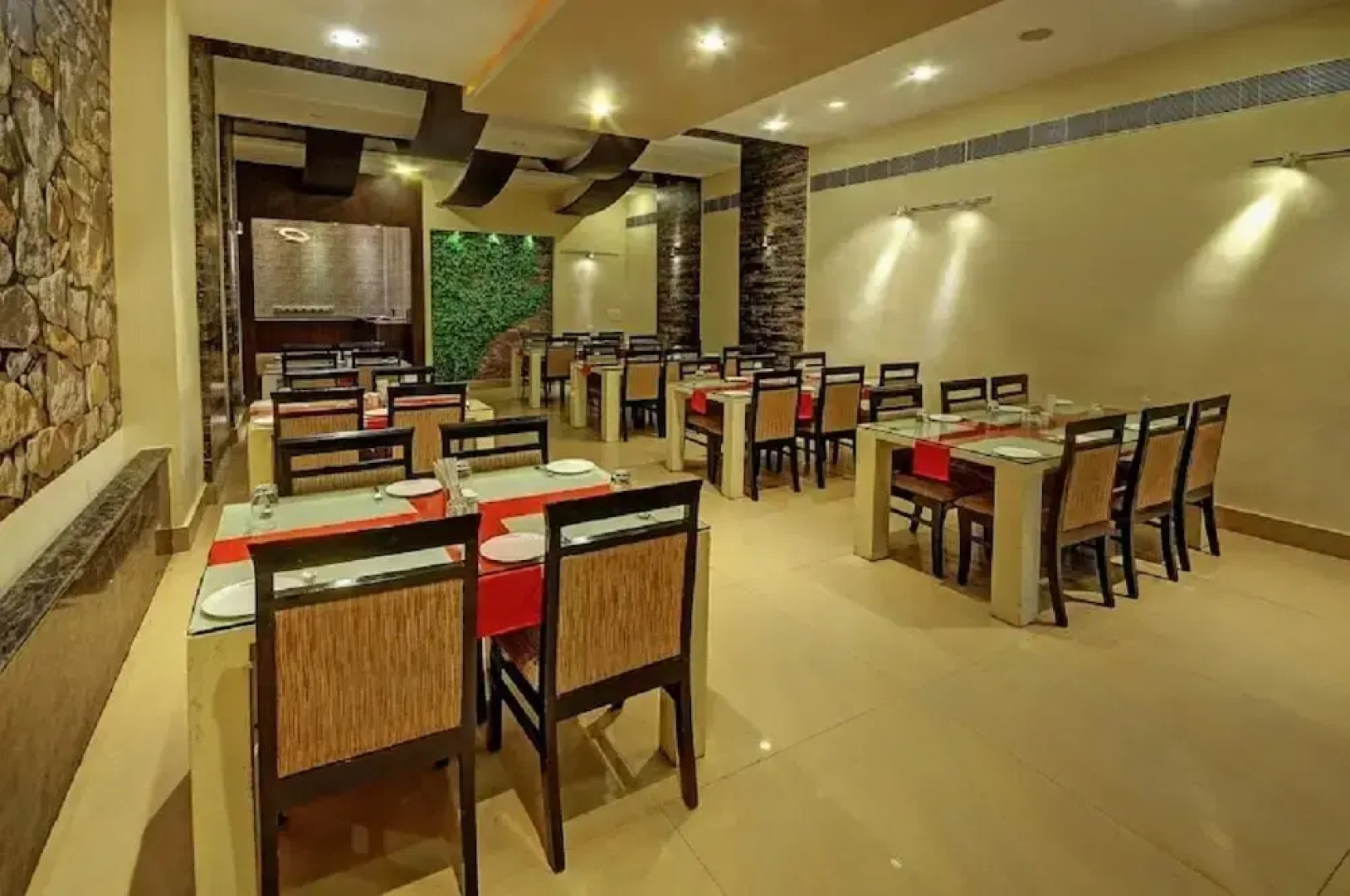 Hotel Sagar Tarang (Berries Group)