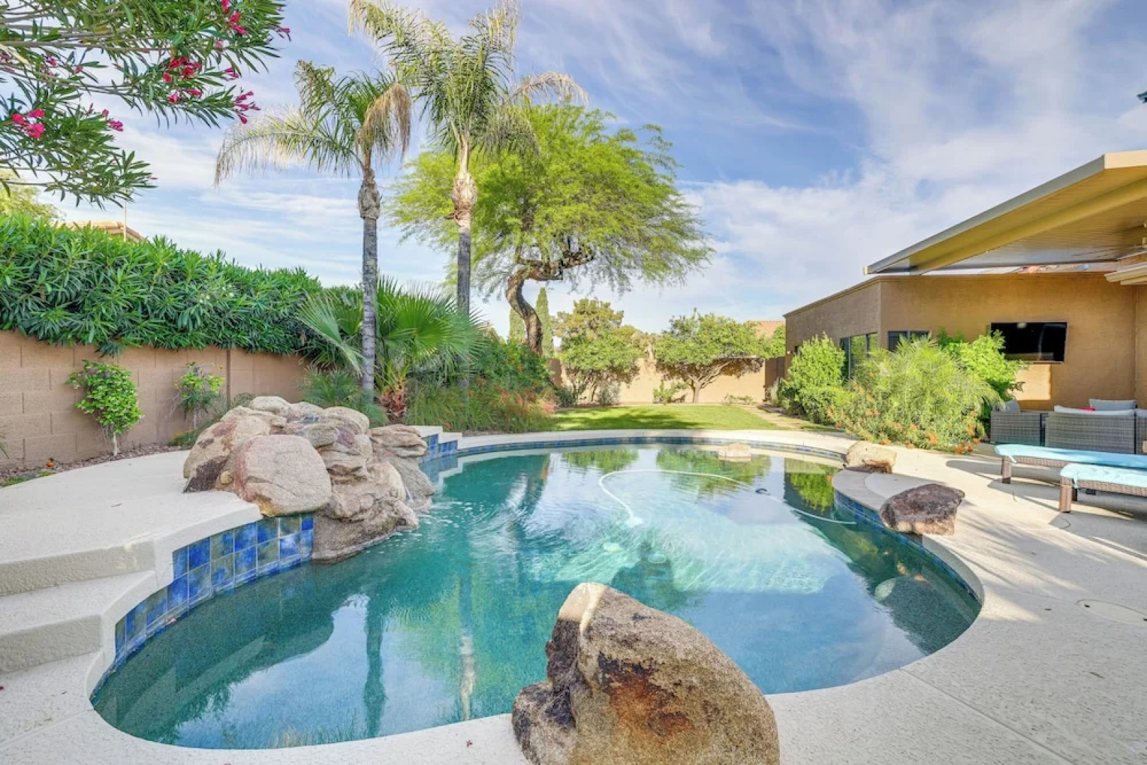 Saltwater Pool & Grill: Tempe Retreat!