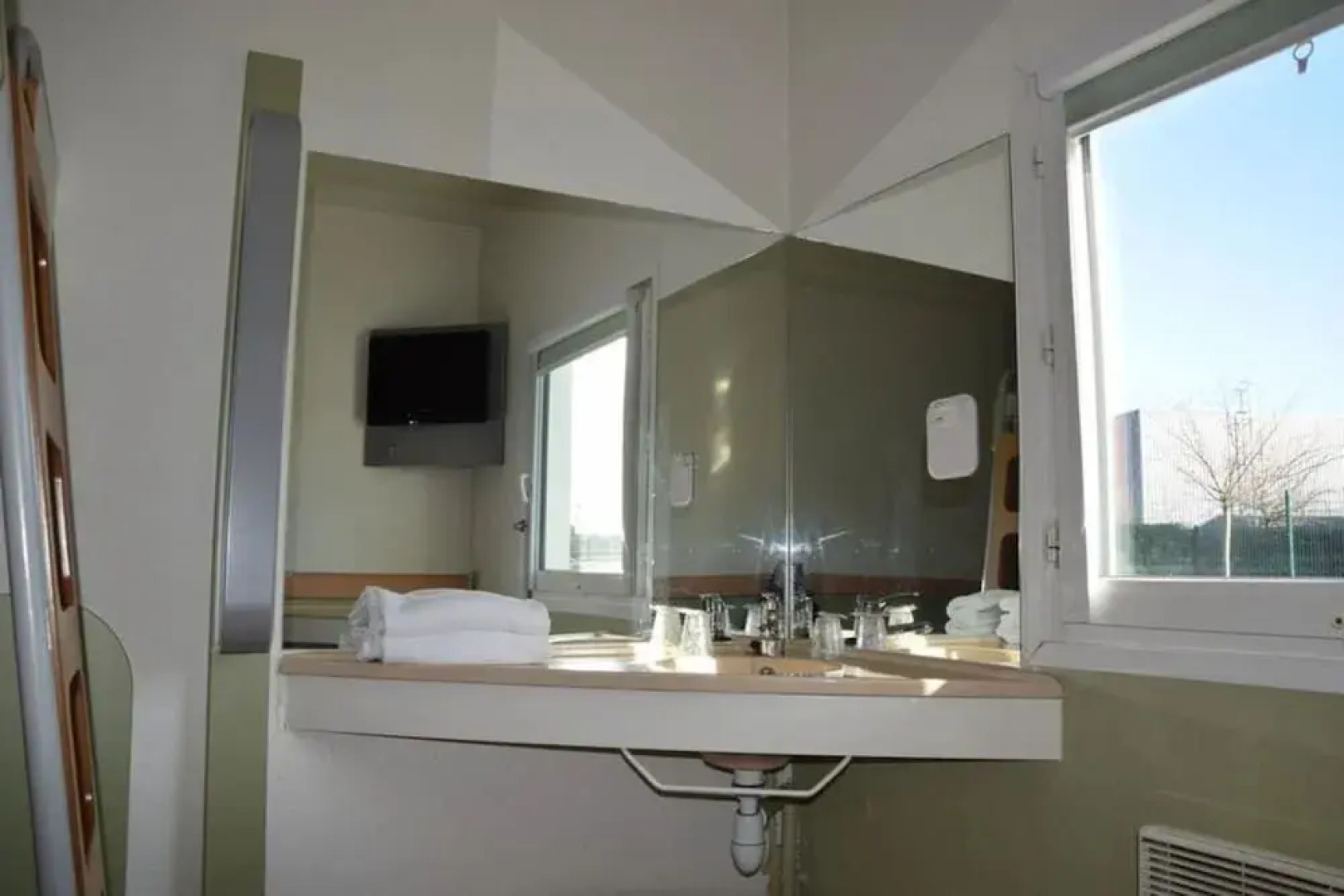 Hotel Design Booking