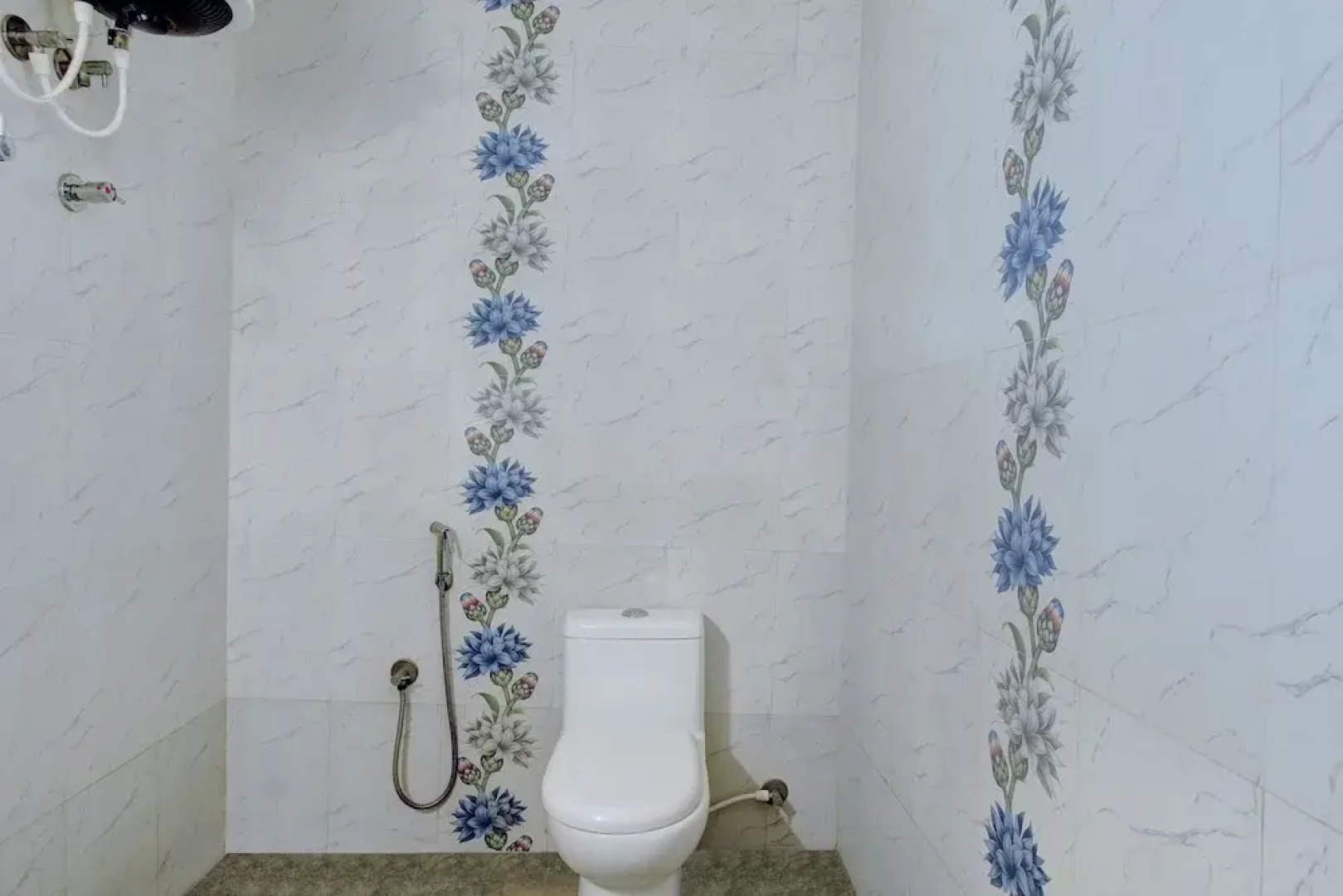 OYO 11414 Hotel Silver Suites