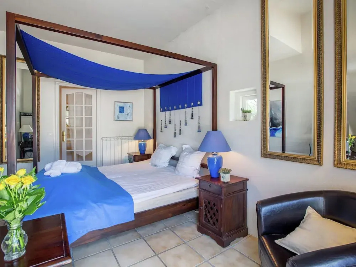 Stately Villa in La Gaude With Relaxation Area and Pool