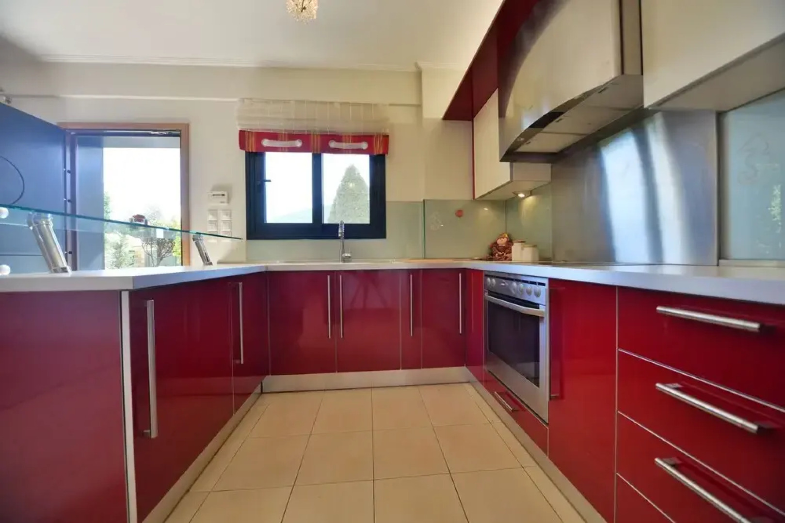 Elegant Villa by B&E