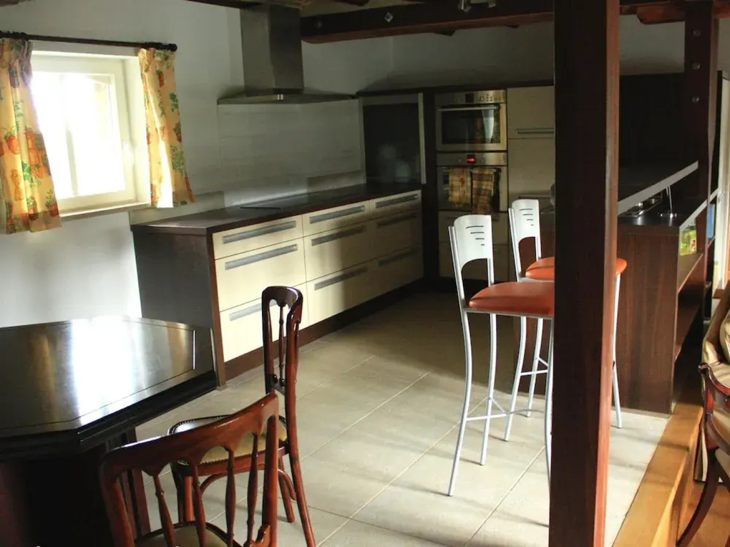 Modern Holiday Home in Gembloux with Meadows Nearby