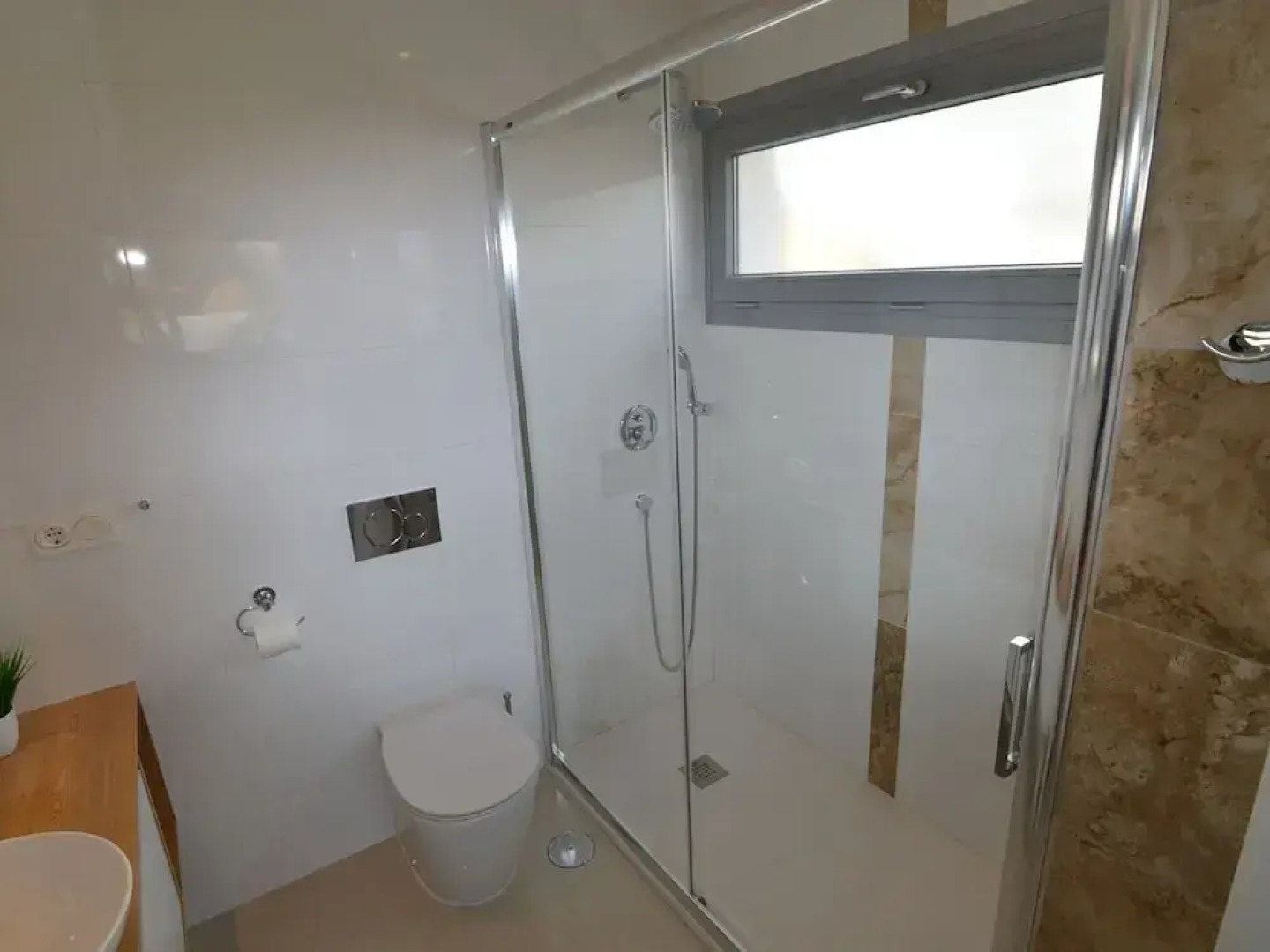 Villa With Garden & Roof Deck