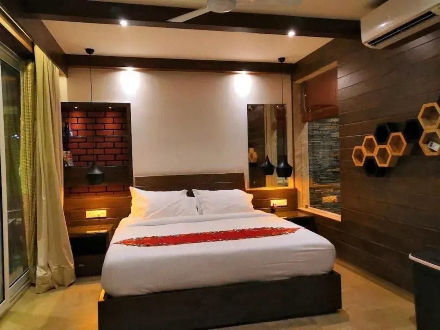 Shivers Oasis Luxury rooms