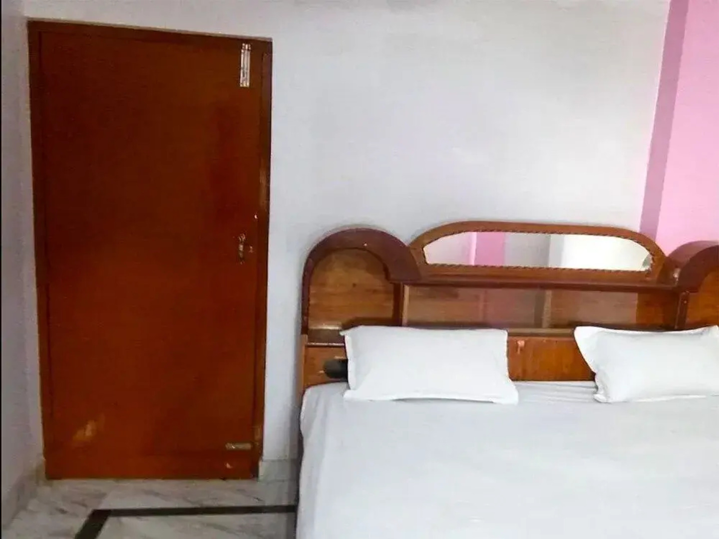 Maharaja Palace by OYO Rooms