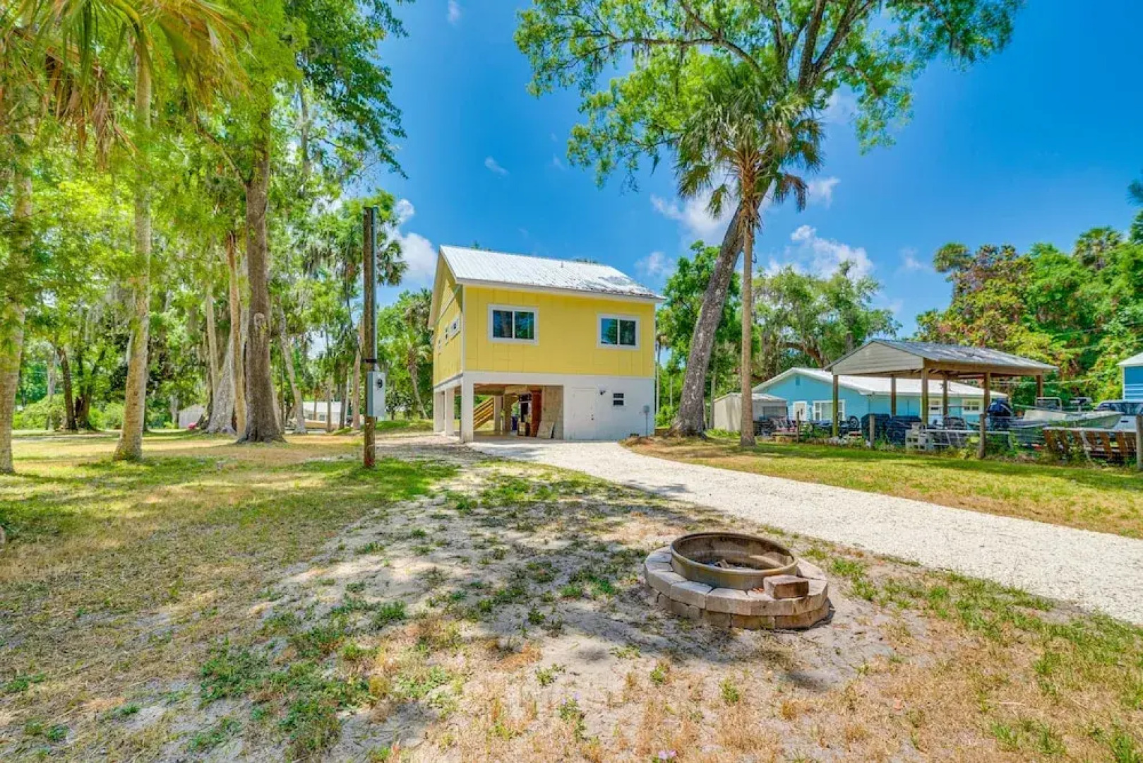 Stilt-style Cottage < 1 Mi to Downtown Yankeetown!