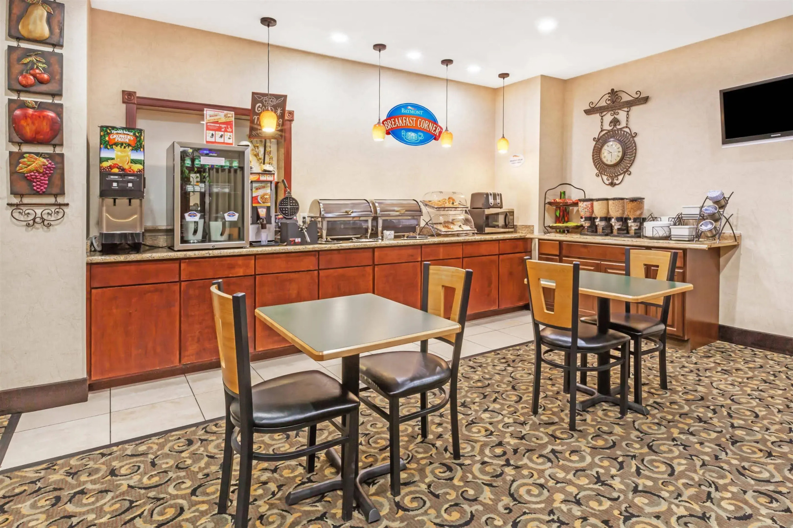 Grander Inn & Suites