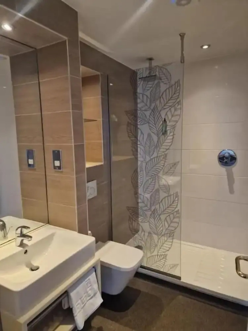 The Queen Hotel Wetherspoon