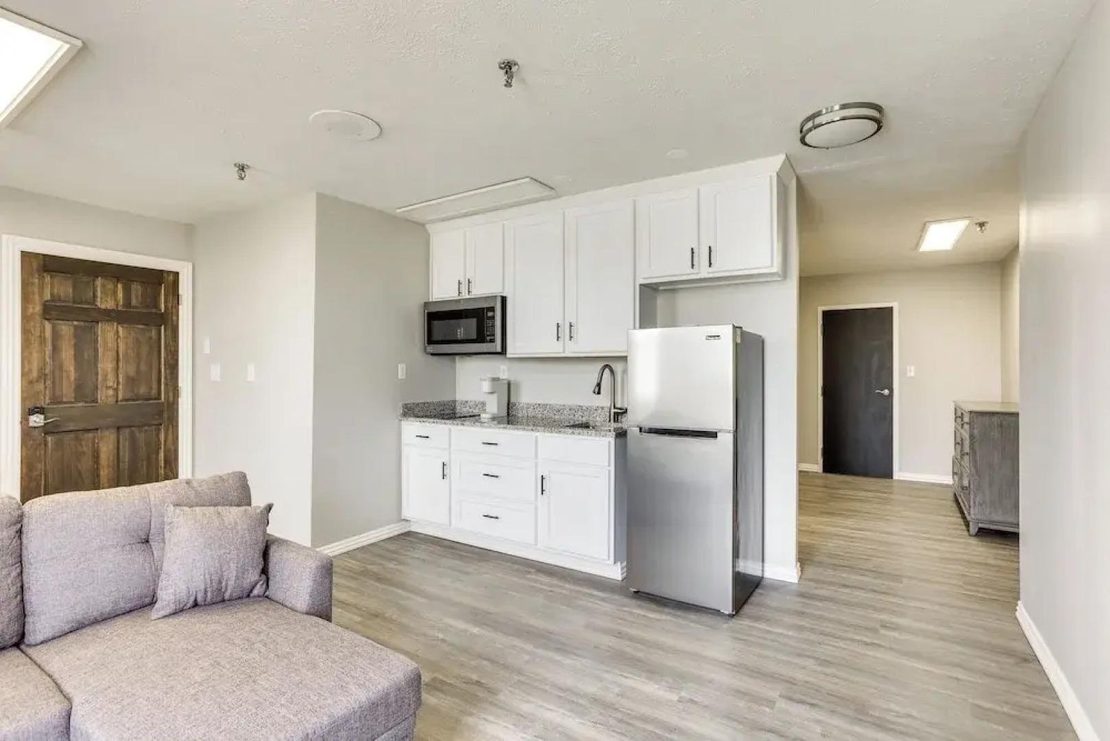 < 1 Mi to Oakland City University: Cozy Apartment