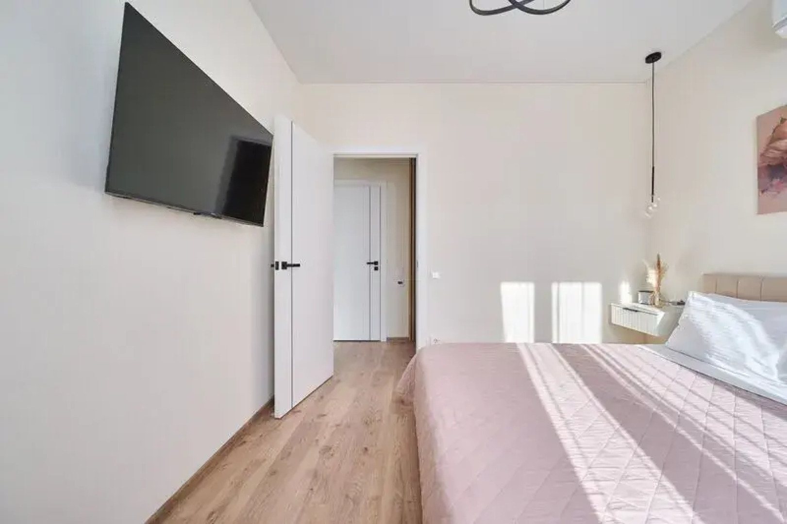 Йо Плейс на улице Героя Владислава Посадского 16/1