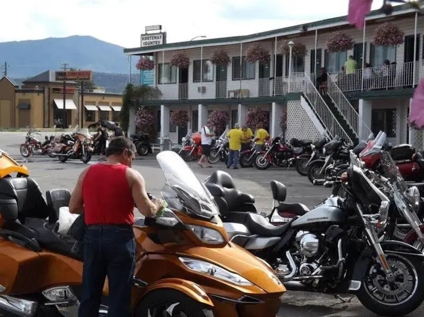 Kootenay Country Inn