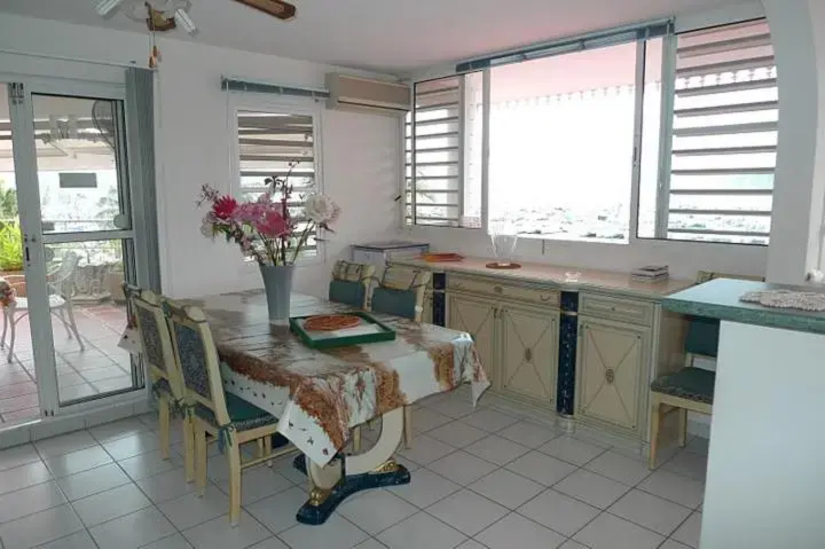 APPARTEMENT T 4 vue SUR MER