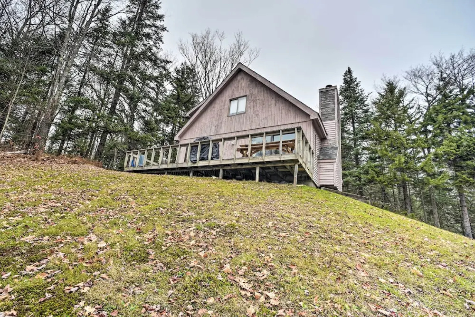 Cozy Mountain Retreat w/ Deck ~ 3 Mi to Mount Snow