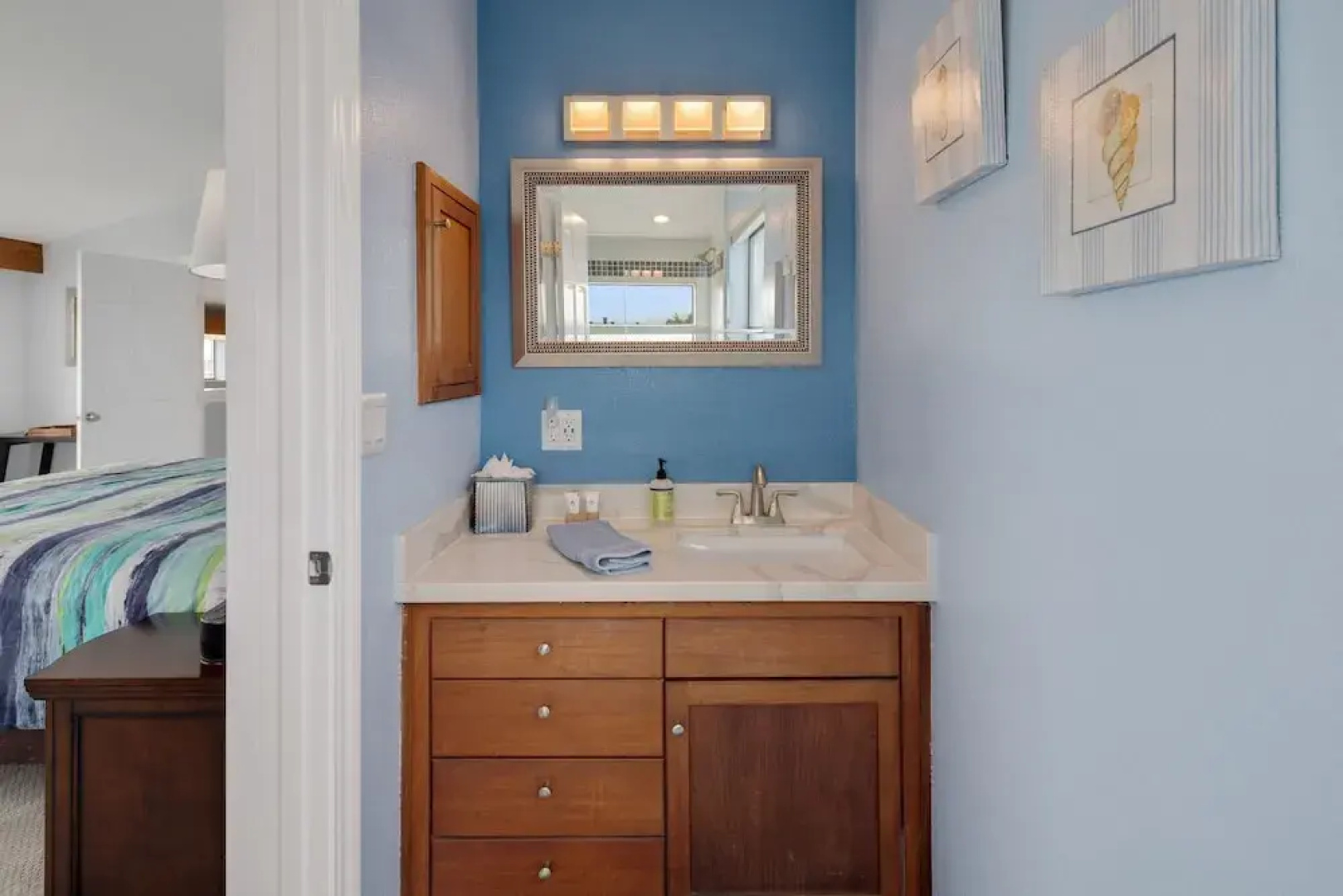 New Listing! All-suite Eagle's Nest W/ Hot Tub 3 Bedroom Home