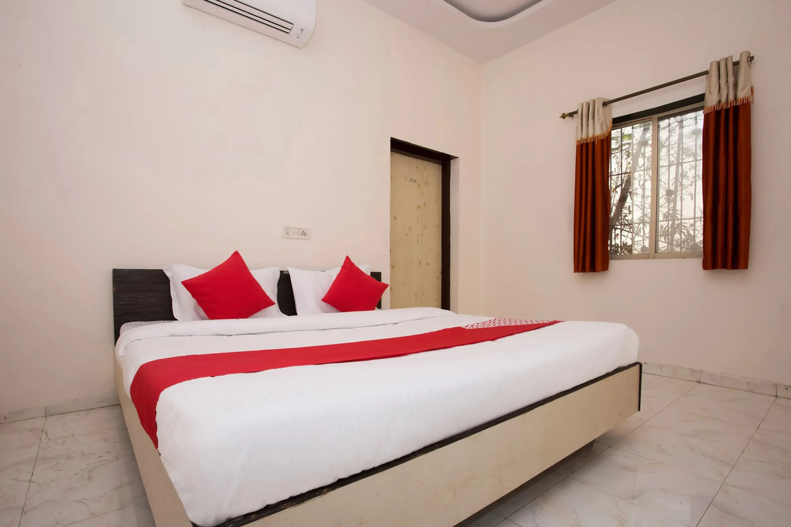 OYO 28363 Hotel Sai Icon Residency