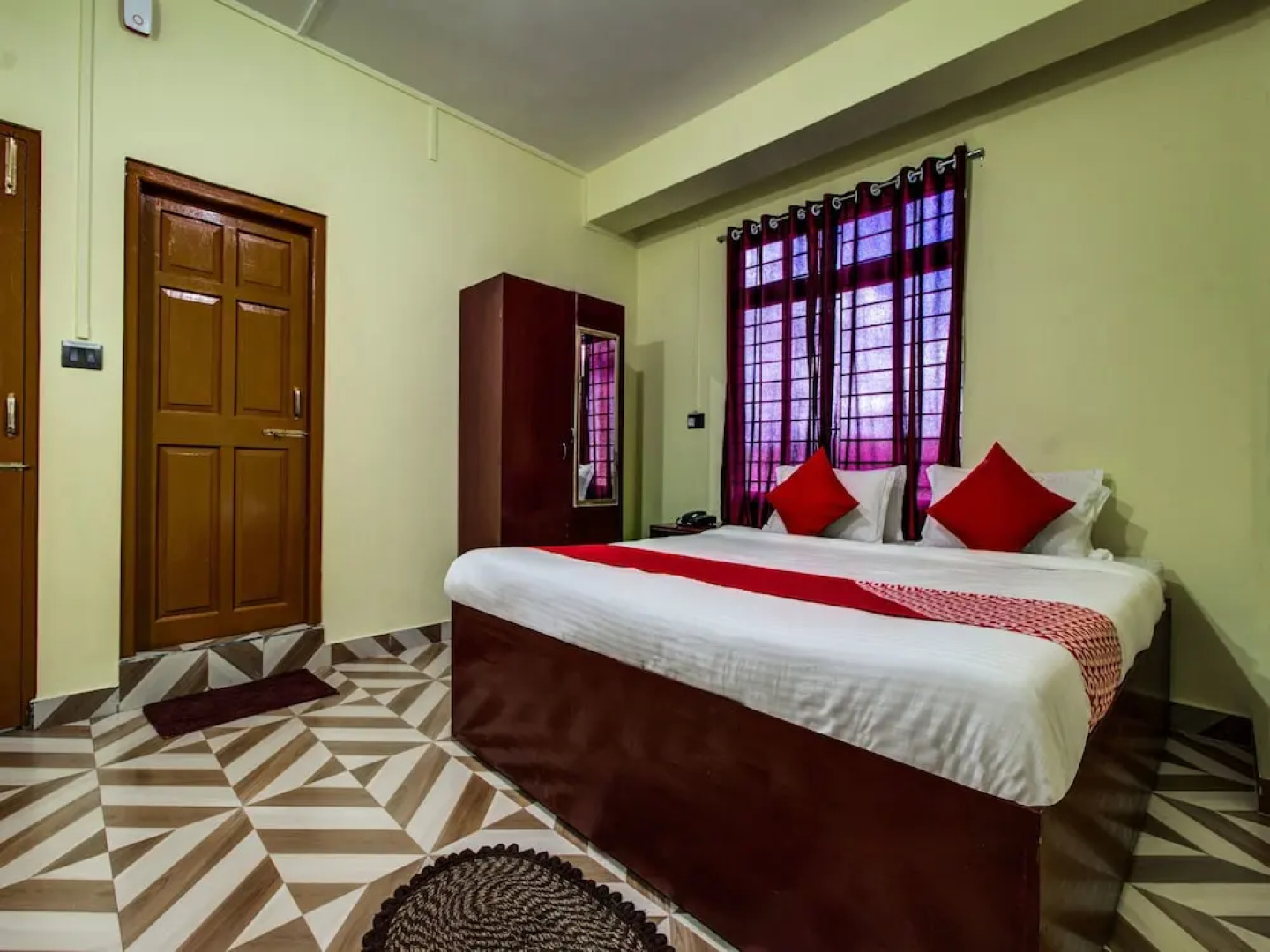 OYO 11935 White Cloud Guest House
