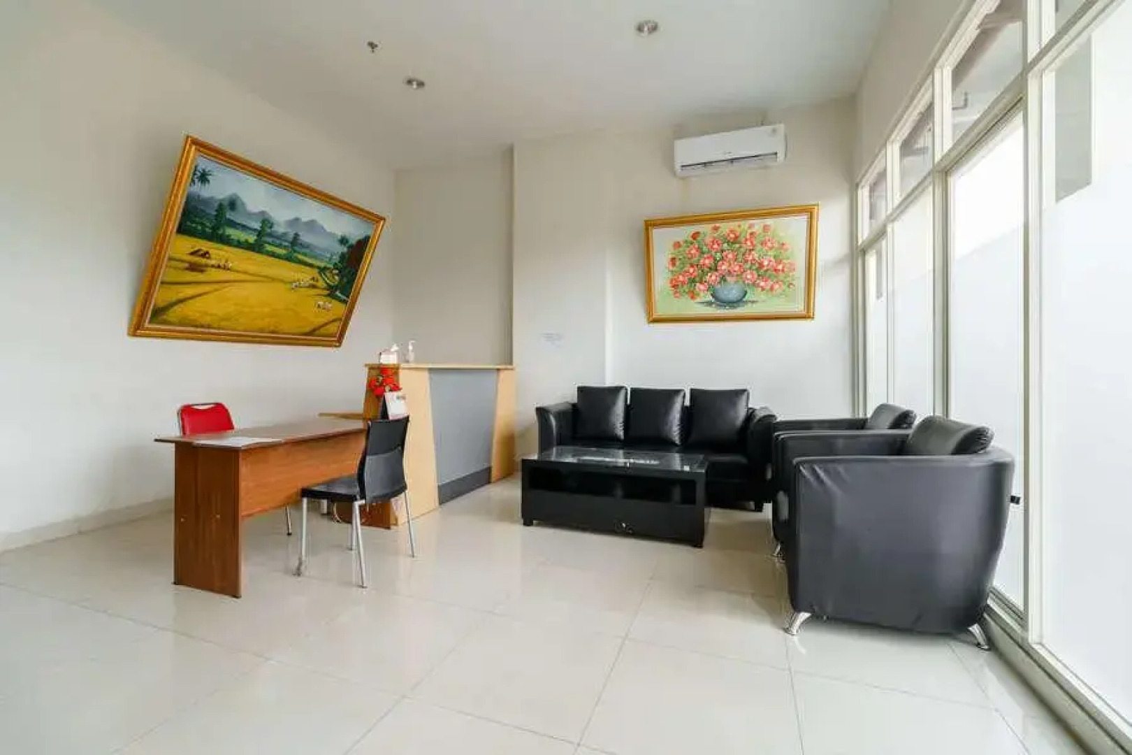 RedDoorz Apartment Syariah @ Green Lake View Cimanggis