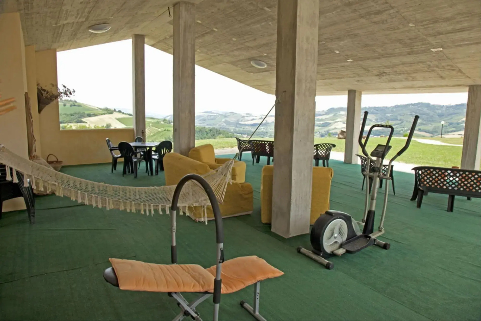 Villa with private pool between the beaches of the Adriatic Sea and the Sibillini National Park-Villa Agave