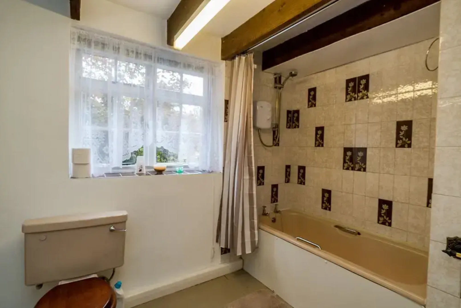 Yew Tree Cottage- Sleeps 12, Garden & Pet-friendly