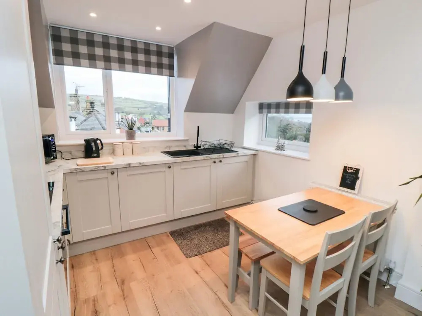 4 Maypole Green