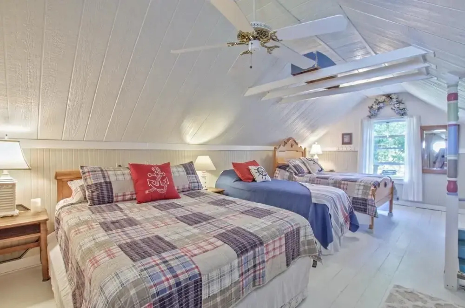 Beautiful Bonita 2 Bedroom Home by Redawning