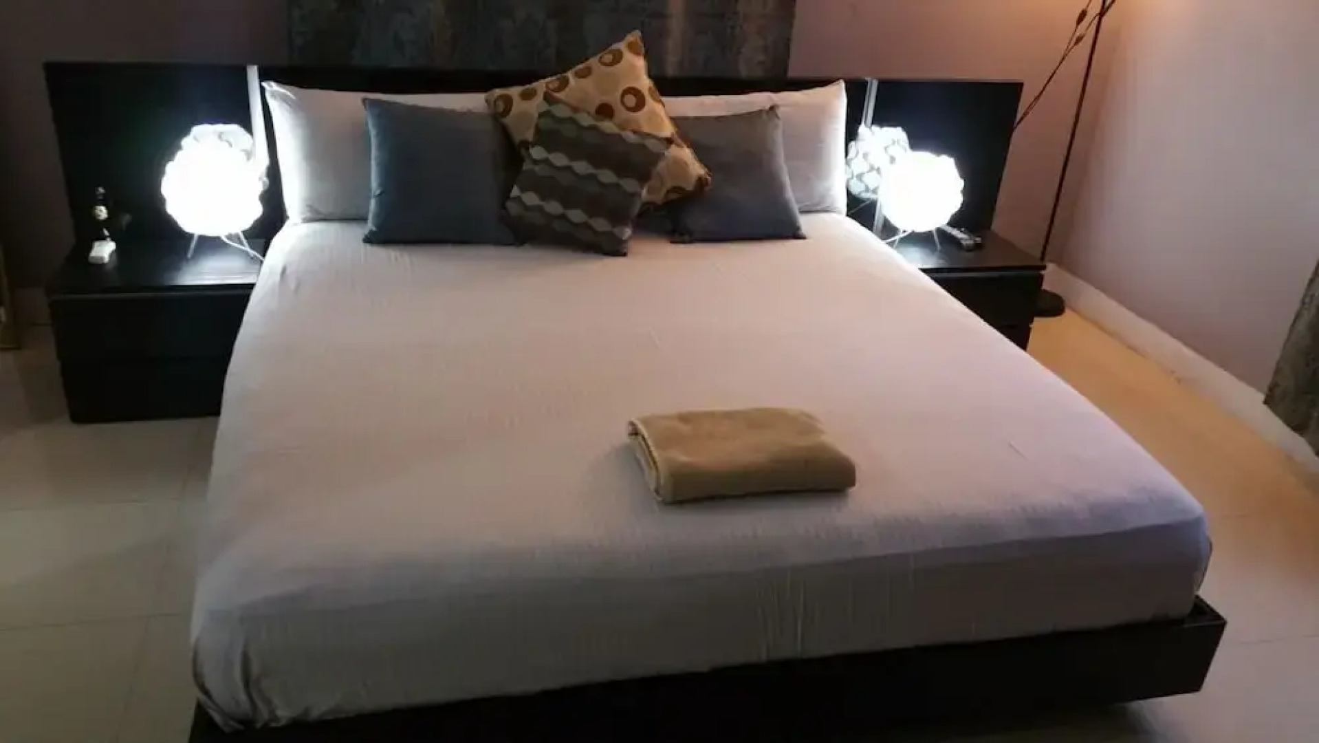 Modern London Decor Guest Apartments