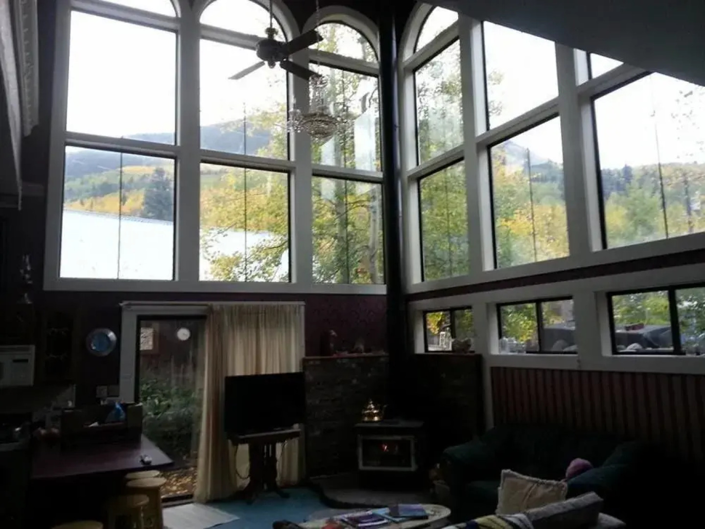 The Mine Shaft Inn Hotel & Hostel