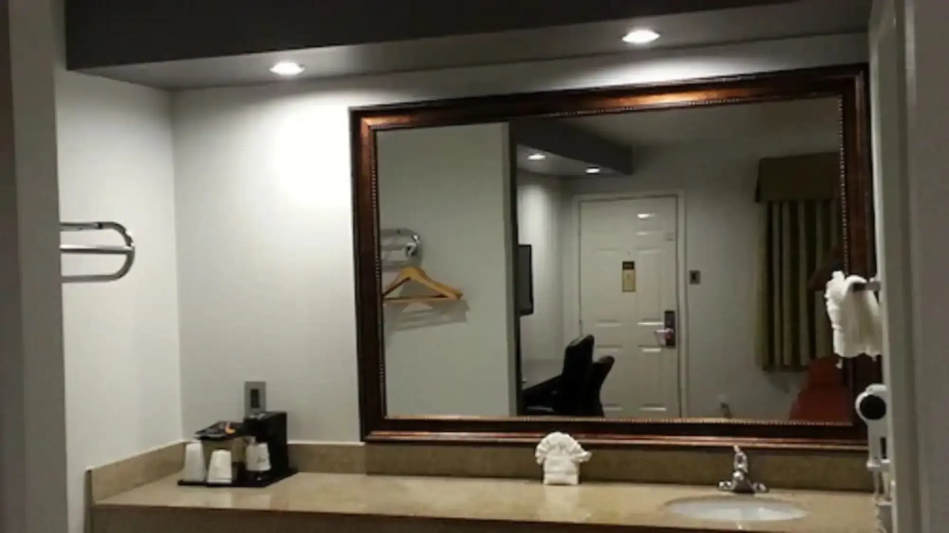 12 Oaks Hotel